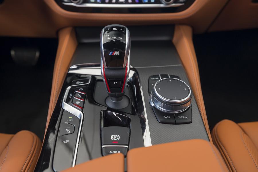 Детали интерьера BMW M5 (F90) 2018 года  (NA) (фото 21 из 40)